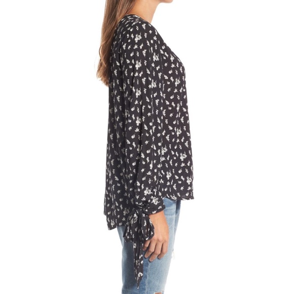 Hinge Long Tie-Sleeved Blouse - Picture 3 of 10